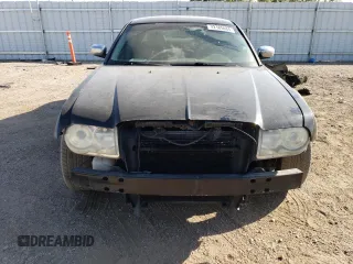 2006 Chrysler 300 C with VIN 2C3KA63H06H272552, listed as a Copart auction lot 72185684 with 105,737 mi miles and Salvage Title. Bid and sale history available at carsss.com. Image 5.