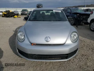 2014 Volkswagen Beetle Entry z VIN 3VWF17AT4EM634714, wystawiony jako Copart lot #83250604 z przebiegiem 133 862 mil mil oraz Szkoda całkowita • Salvage title. Historia ofert i sprzedaży dostępna na DreamBid. Obrazek 5.