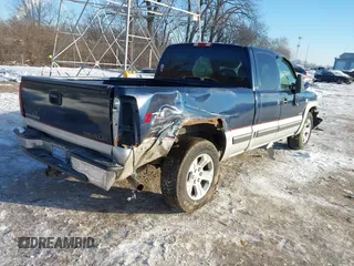 2000 Chevrolet Silverado 1500 LS with VIN 2GCEK19T2Y1333156, listed as a IAAI auction lot 41292603 with 204,886 mi miles. Bid and sale history available at carsss.com. Image 4.