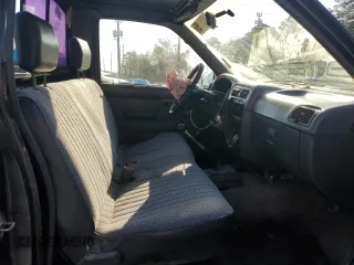 1996 Nissan Frontier XE с VIN 1N6SD11S3TC306337, выставлен на аукционе Copart как лот 47451855 с пробегом 216 821 миль миль и Списание • Salvage title. История ставок и продаж доступна на DreamBid. Изображение 10.