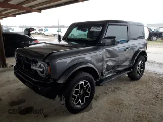 2023 Ford Bronco with VIN 1FMDE5CH0PLB19978, listed as a Copart auction lot 88304225 with 4,303 mi miles and Salvage Title. Bid and sale history available at carsss.com. Image 1.