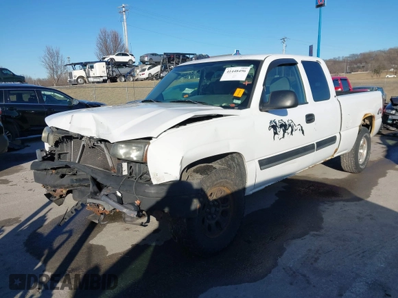 2005 Chevrolet Silverado 1500 Work Truck z VIN 2GCEK19V851367356, wystawiony jako IAAI lot #41448496 z przebiegiem 185 625 mil mil oraz . Historia ofert i sprzedaży dostępna na DreamBid. Obrazek 19.