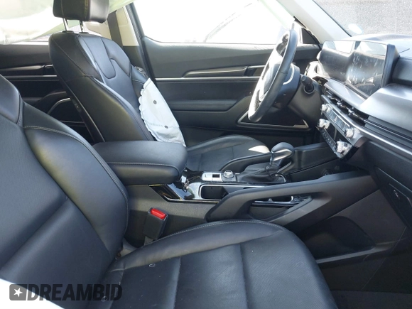 2023 Kia Telluride LX z VIN 5XYP2DGC2PG394637, wystawiony jako IAAI lot #41697582 z przebiegiem 19 836 mil mil oraz . Historia ofert i sprzedaży dostępna na DreamBid. Obrazek 5.