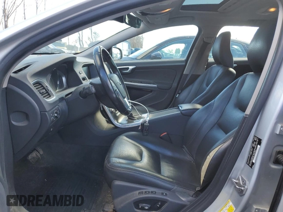 2015 Volvo V60 T5 Drive-E Premier z VIN YV140MEK6F1225135, wystawiony jako Copart lot #47532495 z przebiegiem 119 872 mil mil oraz Czysty tytuł • Clean title. Historia ofert i sprzedaży dostępna na DreamBid. Obrazek 7.