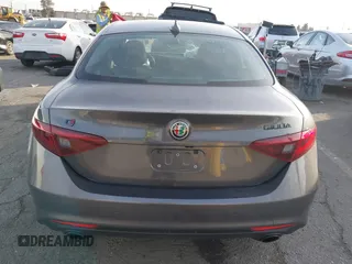 2019 Alfa Romeo Giulia z VIN ZARFAMAN2K7622544, wystawiony jako IAAI lot #41600030 z przebiegiem 37 045 mil mil oraz . Historia ofert i sprzedaży dostępna na DreamBid. Obrazek 16.