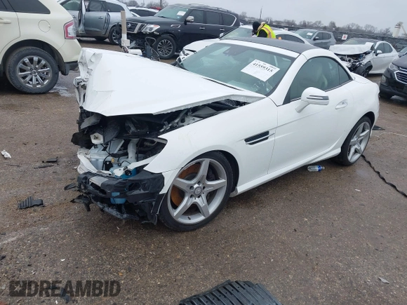 2016 Mercedes-Benz SLK 300 z VIN WDDPK3JA4GF123735, wystawiony jako IAAI lot #41559315 z przebiegiem Nie podano mil oraz . Historia ofert i sprzedaży dostępna na DreamBid. Obrazek 17.