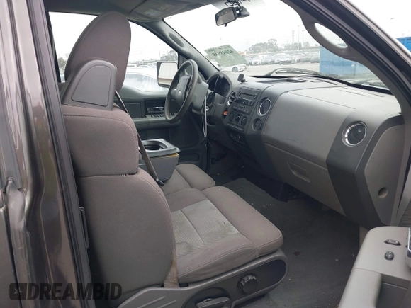 2005 Ford F-150 STX with VIN 1FTRX12W35FA27515, listed as a IAAI auction lot 42043948 with 269,661 mi miles. Bid and sale history available at carsss.com. Image 5.
