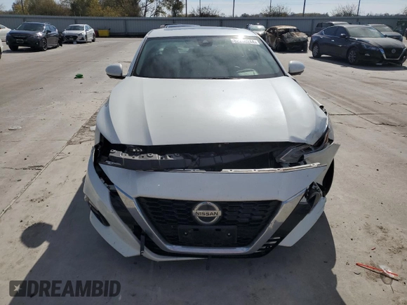 2019 Nissan Altima 2.5 Platinum with VIN 1N4BL4FV3KC114933, listed as a Copart auction lot 82250244 with 71,788 mi miles and Salvage Title. Bid and sale history available at carsss.com. Image 5.