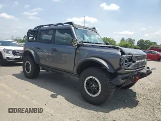 2023 Ford Bronco z VIN 1FMEE5DP0PLA94154, wystawiony jako Copart lot #62035445 z przebiegiem 47 559 mil mil oraz Szkoda całkowita • Salvage title. Historia ofert i sprzedaży dostępna na DreamBid. Obrazek 4.