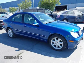 2004 Mercedes-Benz C 240 z VIN WDBRF61J94A566723, wystawiony jako IAAI lot #42637707 z przebiegiem 108 563 mil mil oraz . Historia ofert i sprzedaży dostępna na DreamBid. Obrazek 1.