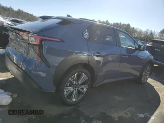 2023 Subaru Solterra Premium z VIN JTMABABA5PA019352, wystawiony jako Copart lot #43404604 z przebiegiem 9 903 mil mil oraz . Historia ofert i sprzedaży dostępna na DreamBid. Obrazek 3.