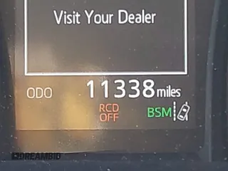 2024 Toyota Camry LE z VIN 4T1R11AK3RU254717, wystawiony jako IAAI lot #41709040 z przebiegiem 11 338 mil mil oraz . Historia ofert i sprzedaży dostępna na DreamBid. Obrazek 16.