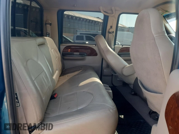 2000 Ford F-350 XL z VIN 1FTWW33F1YED10988, wystawiony jako Copart lot #60320125 z przebiegiem 185 381 mil mil oraz Czysty tytuł • Clean title. Historia ofert i sprzedaży dostępna na DreamBid. Obrazek 10.