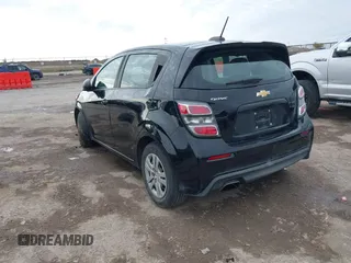 2020 Chevrolet Sonic LT z VIN 1G1JG6SB6L4139086, wystawiony jako IAAI lot #41070670 z przebiegiem 73 324 mil mil oraz . Historia ofert i sprzedaży dostępna na DreamBid. Obrazek 3.