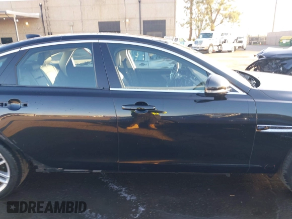 2018 Jaguar XF with VIN SAJBE4EV4JCY56439, listed as a IAAI auction lot 41390873 with 59,599 mi miles and . Bid and sale history available at DreamBid. Image 14.
