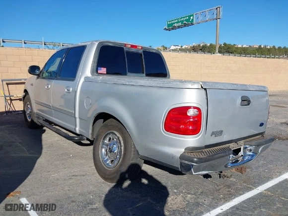 2002 Ford F-150 XLT with VIN 1FTRW07L12KA31478, listed as a IAAI auction lot 41289240 with 277,605 mi miles. Bid and sale history available at carsss.com. Image 3.