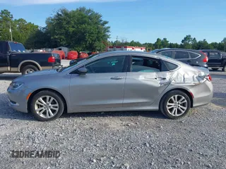 2015 Chrysler 200 Limited z VIN 1C3CCCAB2FN598758, wystawiony jako IAAI lot #42695873 z przebiegiem 108 508 mil mil oraz . Historia ofert i sprzedaży dostępna na DreamBid. Obrazek 14.