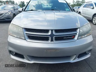 2013 Dodge Avenger SXT z VIN 1C3CDZCG7DN742374, wystawiony jako IAAI lot #42349766 z przebiegiem 110 867 mil mil oraz . Historia ofert i sprzedaży dostępna na DreamBid. Obrazek 6.