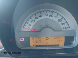 2013 Smart fortwo Pure с VIN WMEEJ3BA6DK676071, выставлен на аукционе IAAI как лот 42677618 с пробегом 191 709 миль миль и . История ставок и продаж доступна на DreamBid. Изображение 7.