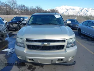 2010 Chevrolet Suburban LT with VIN 1GNUKJE35AR260614, listed as a IAAI auction lot 41835589 with 225,255 mi miles. Bid and sale history available at carsss.com. Image 12.