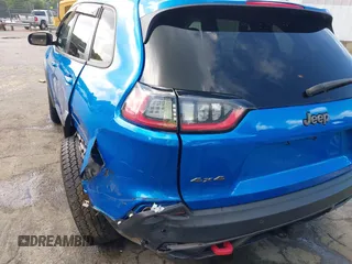 2019 Jeep Cherokee Trailhawk z VIN 1C4PJMBX1KD336247, wystawiony jako IAAI lot #42646549 z przebiegiem 61 636 mil mil oraz . Historia ofert i sprzedaży dostępna na DreamBid. Obrazek 17.