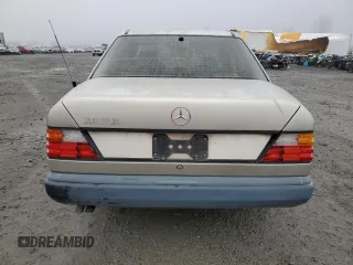 1987 Mercedes-Benz 300 E with VIN WDBEA30D0HA528424, listed as a Copart auction lot 84249444 with 132,054 mi miles and Clean Title. Bid and sale history available at carsss.com. Image 6.