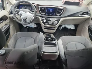 2017 Chrysler Pacifica Touring L z VIN 2C4RC1BG0HR780064, wystawiony jako Copart lot #56213165 z przebiegiem 64 768 mil mil oraz Szkoda całkowita • Salvage title. Historia ofert i sprzedaży dostępna na DreamBid. Obrazek 8.