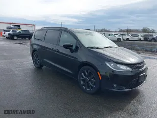 2018 Chrysler Pacifica Touring Plus with VIN 2C4RC1FGXJR187182, listed as a IAAI auction lot 41963519 with 67,593 mi miles. Bid and sale history available at carsss.com. Image 1.