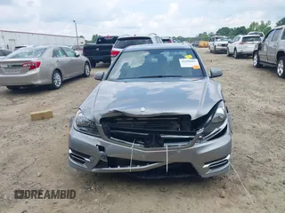 2014 Mercedes-Benz C 250 Sport z VIN WDDGF4HB6EA942040, wystawiony jako IAAI lot #42290082 z przebiegiem 91 327 mil mil oraz . Historia ofert i sprzedaży dostępna na DreamBid. Obrazek 12.