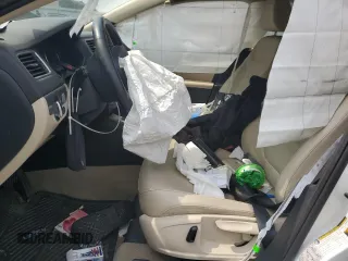 2014 Volkswagen Jetta TDI w/Premium z VIN 3VWLL7AJ6EM421646, wystawiony jako Copart lot #59305895 z przebiegiem Nie podano mil oraz Szkoda całkowita • Salvage title. Historia ofert i sprzedaży dostępna na DreamBid. Obrazek 7.
