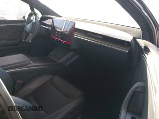 2022 Tesla Model X Plaid z VIN 7SAXCBE60NF351288, wystawiony jako IAAI lot #40847518 z przebiegiem 28 149 mil mil oraz . Historia ofert i sprzedaży dostępna na DreamBid. Obrazek 5.