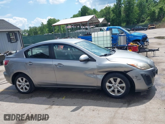 2011 Mazda 3 i Touring z VIN JM1BL1VG2B1442643, wystawiony jako IAAI lot #42145394 z przebiegiem 145 550 mil mil oraz . Historia ofert i sprzedaży dostępna na DreamBid. Obrazek 13.