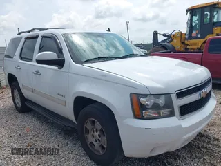 2011 Chevrolet Tahoe LT z VIN 1GNSCBE0XBR135285, wystawiony jako IAAI lot #42317804 z przebiegiem 301 967 mil mil oraz . Historia ofert i sprzedaży dostępna na DreamBid. Obrazek 1.