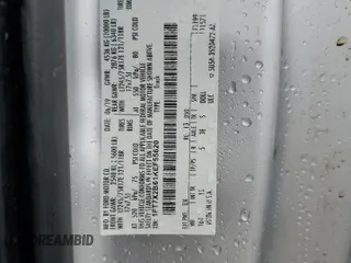 2019 Ford F-250 XL z VIN 1FT7X2B61KEF55620, wystawiony jako Copart lot #44321215 z przebiegiem 105 823 mil mil oraz Szkoda całkowita • Salvage title. Historia ofert i sprzedaży dostępna na DreamBid. Obrazek 12.