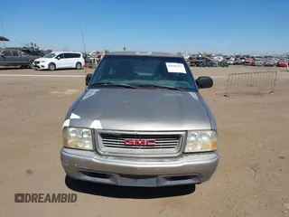 2000 GMC Sonoma SLS w/1SE Pkg with VIN 1GTCS1452YK293533, listed as a IAAI auction lot 41646784 with 121,173 mi miles. Bid and sale history available at carsss.com. Image 6.