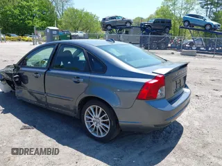 2010 Volvo S40 z VIN YV1390MS2A2489564, wystawiony jako IAAI lot #42225612 z przebiegiem 146 491 mil mil oraz . Historia ofert i sprzedaży dostępna na DreamBid. Obrazek 3.