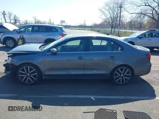 2014 Volkswagen Jetta GLI с VIN 3VW4T7AJ6EM360187, выставлен на аукционе IAAI как лот 41932099 с пробегом 71 647 миль миль и . История ставок и продаж доступна на DreamBid. Изображение 14.