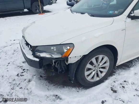 2014 Volkswagen Passat Wolfsburg Ed with VIN 1VWAT7A33EC091975, listed as a IAAI auction lot 41489344 with 97,306 mi miles. Bid and sale history available at carsss.com. Image 6.