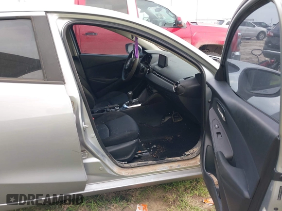 2019 Toyota Yaris L z VIN 3MYDLBYV1KY500070, wystawiony jako IAAI lot #41933128 z przebiegiem Nie podano mil oraz . Historia ofert i sprzedaży dostępna na DreamBid. Obrazek 5.