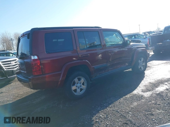 2008 Jeep Commander Sport z VIN 1J8HG48K08C180238, wystawiony jako IAAI lot #40725046 z przebiegiem 165 018 mil mil oraz . Historia ofert i sprzedaży dostępna na DreamBid. Obrazek 4.