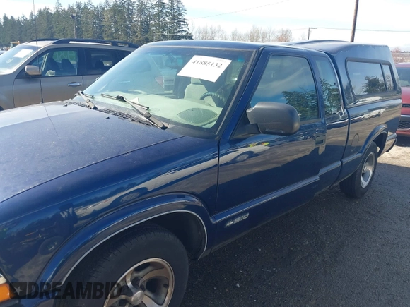 2001 Chevrolet S-10 LS with VIN 1GCCS19WX18259344, listed as a IAAI auction lot 41885132 with 77,628 mi miles and . Bid and sale history available at DreamBid. Image 6.