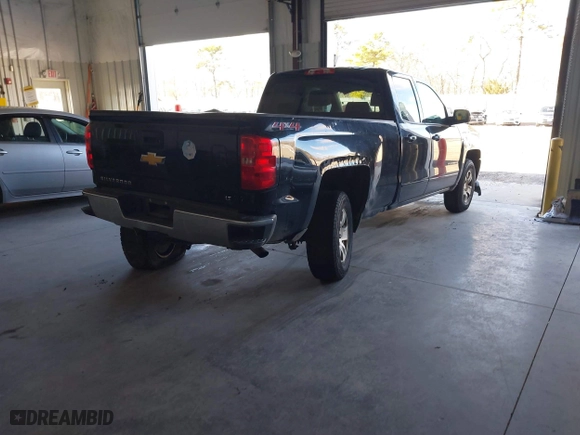 2018 Chevrolet Silverado 1500 LT with VIN 1GCVKREH1JZ193520, listed as a IAAI auction lot 41343297 with 208,636 mi miles. Bid and sale history available at carsss.com. Image 4.