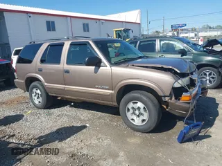 2004 Chevrolet Blazer LS z VIN 1GNDT13X24K167825, wystawiony jako IAAI lot #41976732 z przebiegiem 142 647 mil mil oraz . Historia ofert i sprzedaży dostępna na DreamBid. Obrazek 1.