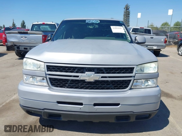 2005 Chevrolet Silverado 1500 LS z VIN 2GCEC13TX51171276, wystawiony jako IAAI lot #41861847 z przebiegiem 163 237 mil mil oraz . Historia ofert i sprzedaży dostępna na DreamBid. Obrazek 12.