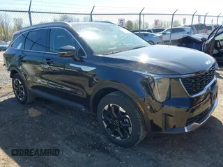 2024 Kia Sorento S z VIN 5XYRLDJC3RG299134, wystawiony jako IAAI lot #42104875 z przebiegiem 9739 mil mil oraz . Historia ofert i sprzedaży dostępna na DreamBid. Obrazek 1.