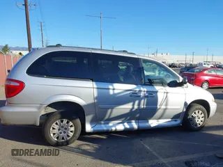 2007 Chrysler Town & Country LWB LX with VIN 2A4GP44R87R352599, listed as a IAAI auction lot 41333800 with 222,417 mi miles. Bid and sale history available at carsss.com. Image 17.