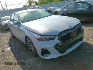 2024 BMW i5 eDrive40 z VIN WBY33FK02RCR43716, wystawiony jako Copart lot #68262434 z przebiegiem Nie podano mil oraz Szkoda całkowita • Salvage title. Historia ofert i sprzedaży dostępna na DreamBid. Obrazek 11.
