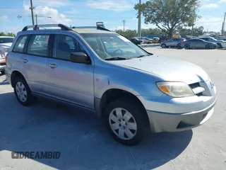 2006 Mitsubishi Outlander LS z VIN JA4LX31FX6U050557, wystawiony jako IAAI lot #40840208 z przebiegiem 187 416 mil mil oraz . Historia ofert i sprzedaży dostępna na DreamBid. Obrazek 1.