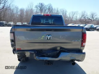2013 Ram 1500 Sport z VIN 1C6RR7HT2DS530587, wystawiony jako IAAI lot #41742569 z przebiegiem 152 193 mil mil oraz . Historia ofert i sprzedaży dostępna na DreamBid. Obrazek 17.