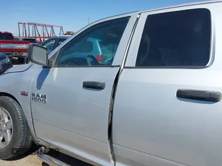 2016 Ram 1500 Express z VIN 1C6RR6FT3GS333204, wystawiony jako IAAI lot #41992873 z przebiegiem 111 383 mil mil oraz . Historia ofert i sprzedaży dostępna na DreamBid. Obrazek 6.